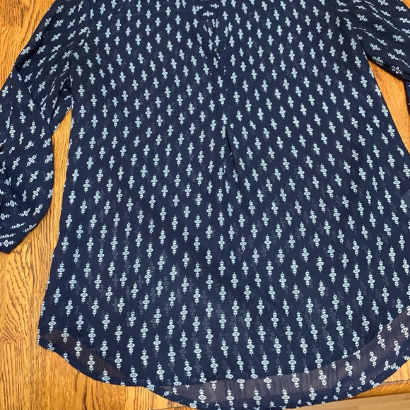 Ladies blouse, size medium - Picture 1 of 3